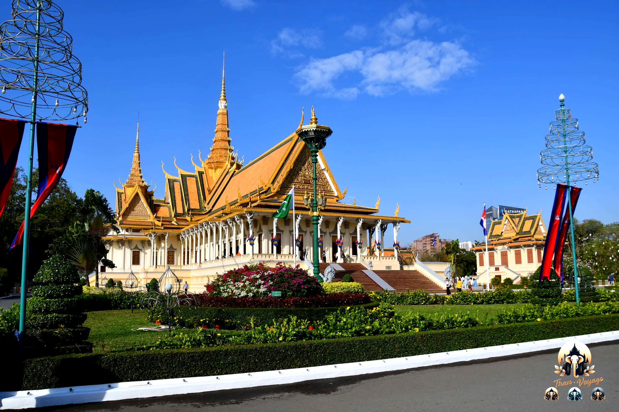 Palais Royal et pagode d’Argent à Phnom Penh : une visite incontournable, mais à faire à son rythme