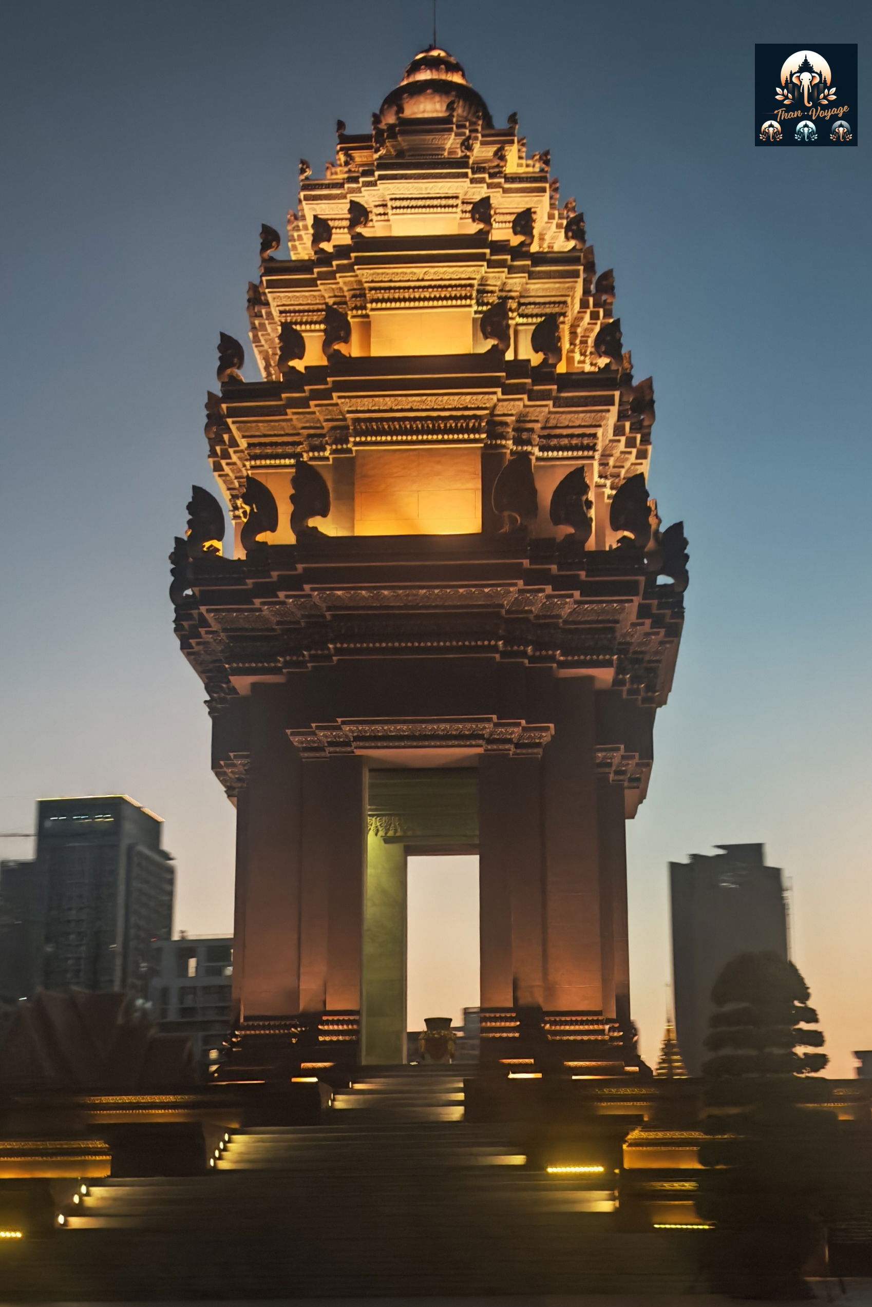 Monument de l’Indépendance à Phnom Penh lors de notre premier soir