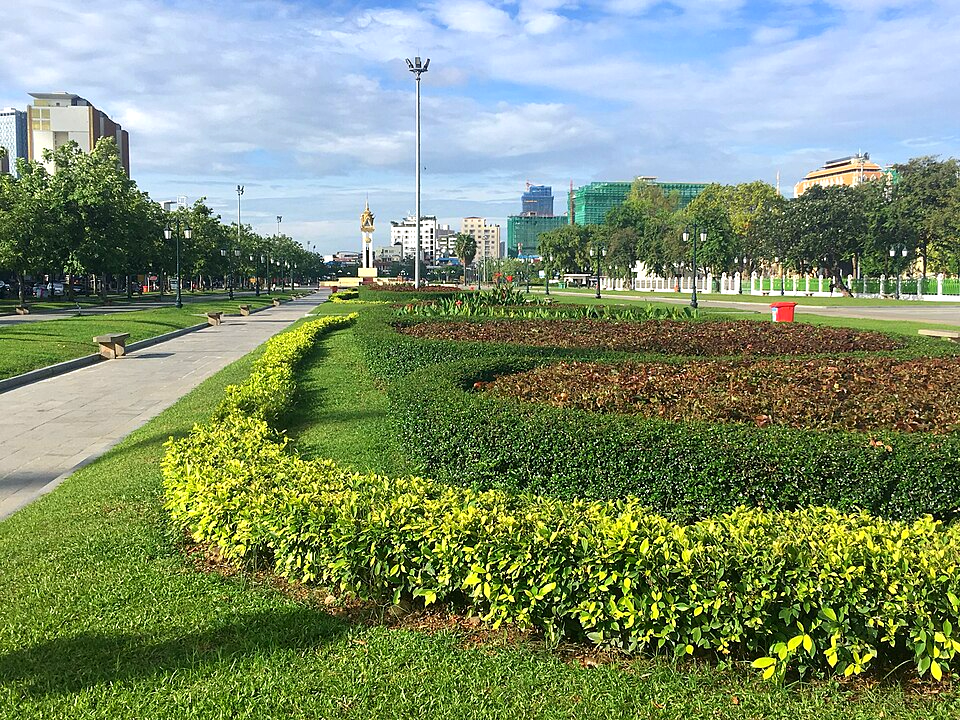 Parc Botum à Phnom Penh, avec le monument de l’amitié Cambodge-Vietnam