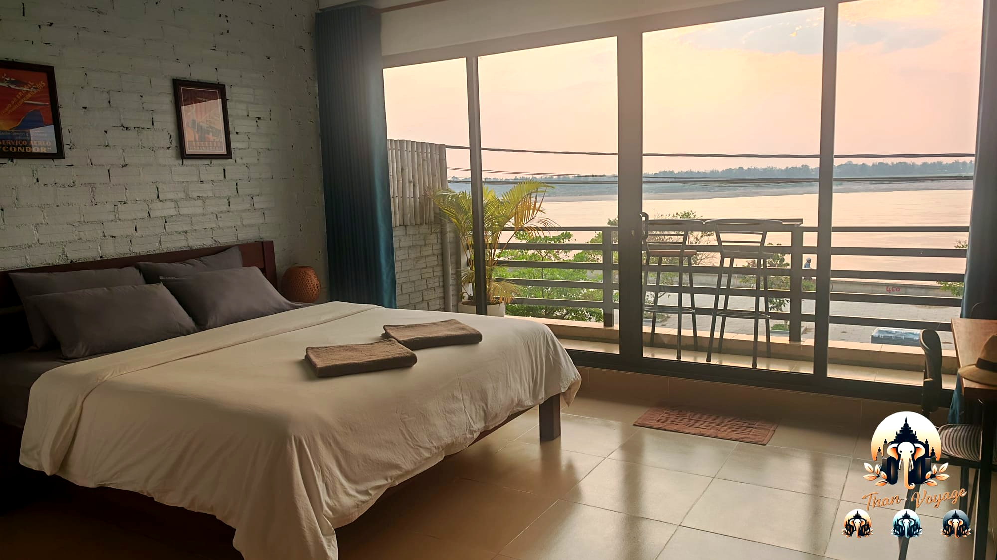 Chambre avec balcon et vue sur le Mékong au Sorya Guesthouse
