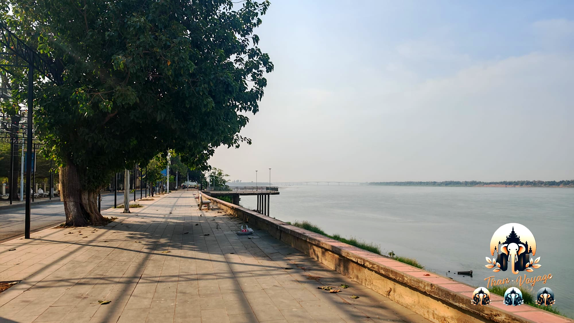 Promenade aménagée au bord du Mékong à Kratie
