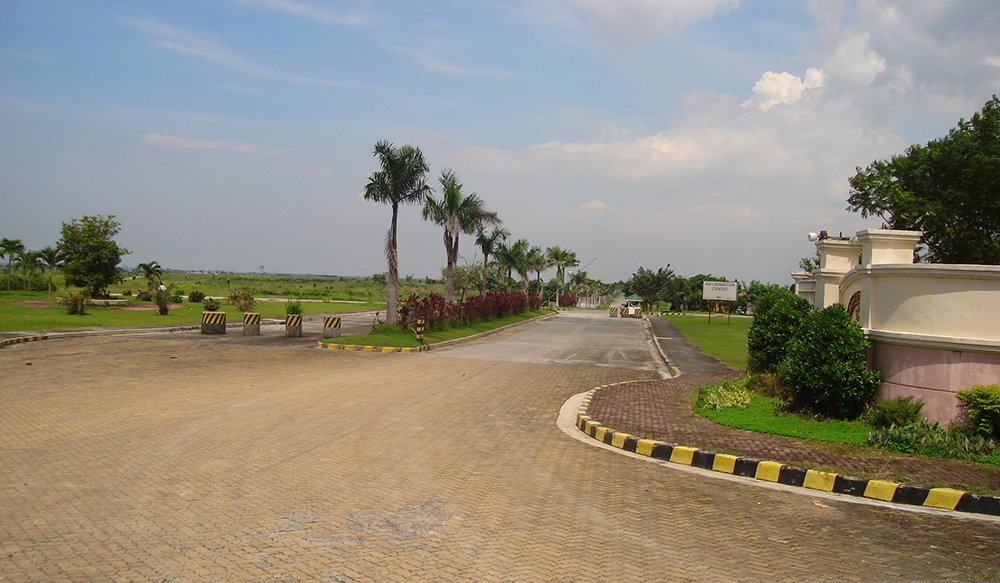 Saddle & Club Residential & Commercial Estate is located, des