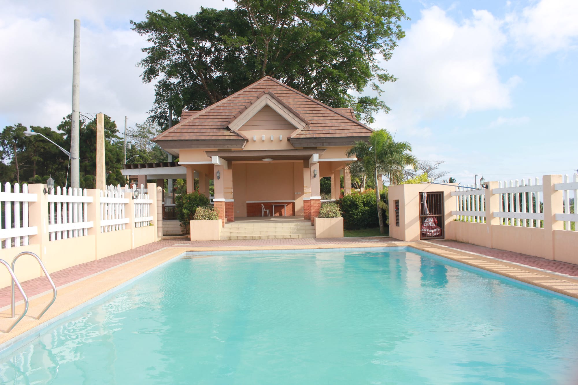 LUXURRE RESIDENCES - TAGAYTAY