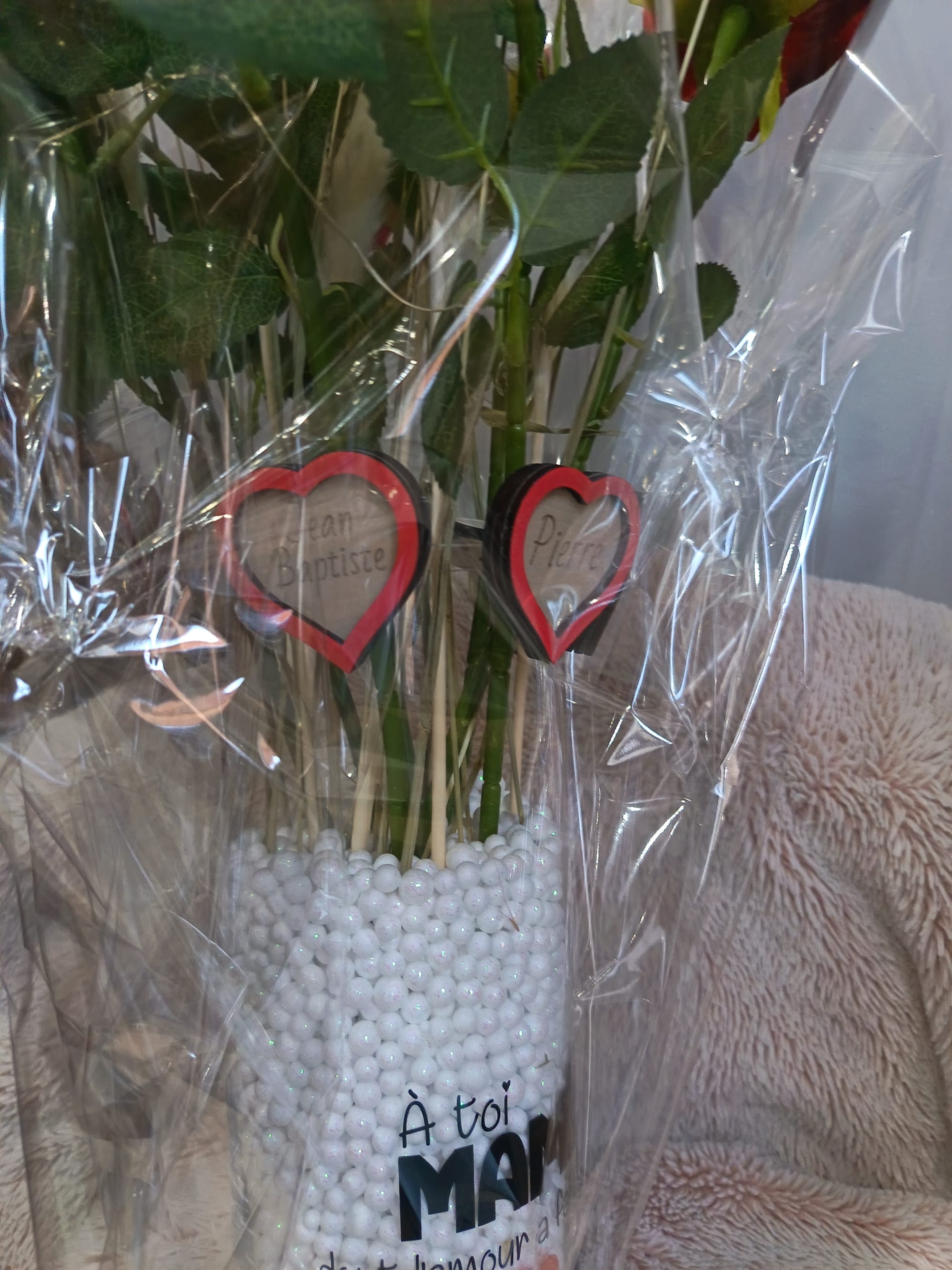 Vase avec roses artificielles personnalisé