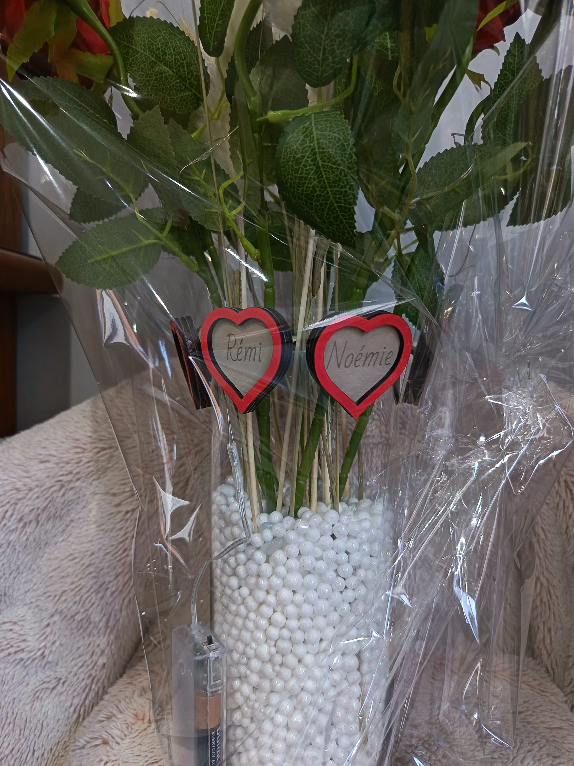 Vase avec roses artificielles personnalisé