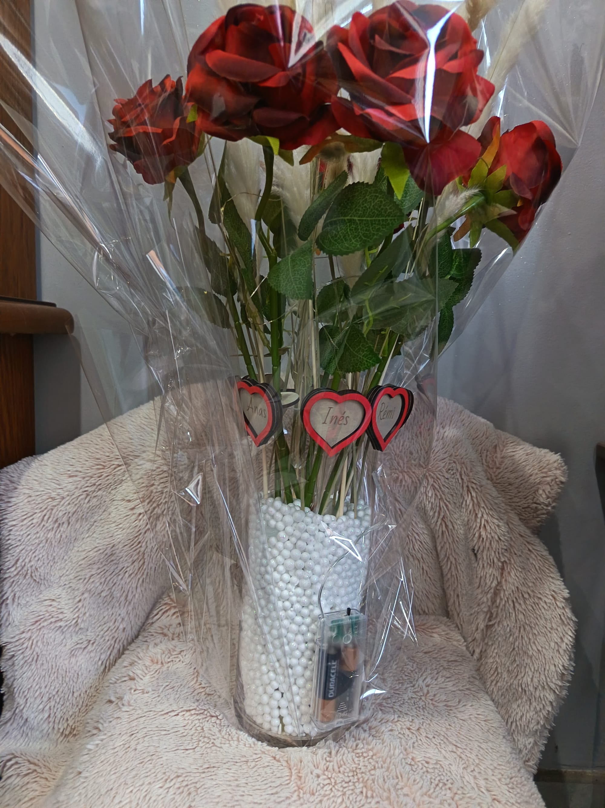 Vase avec roses artificielles personnalisé