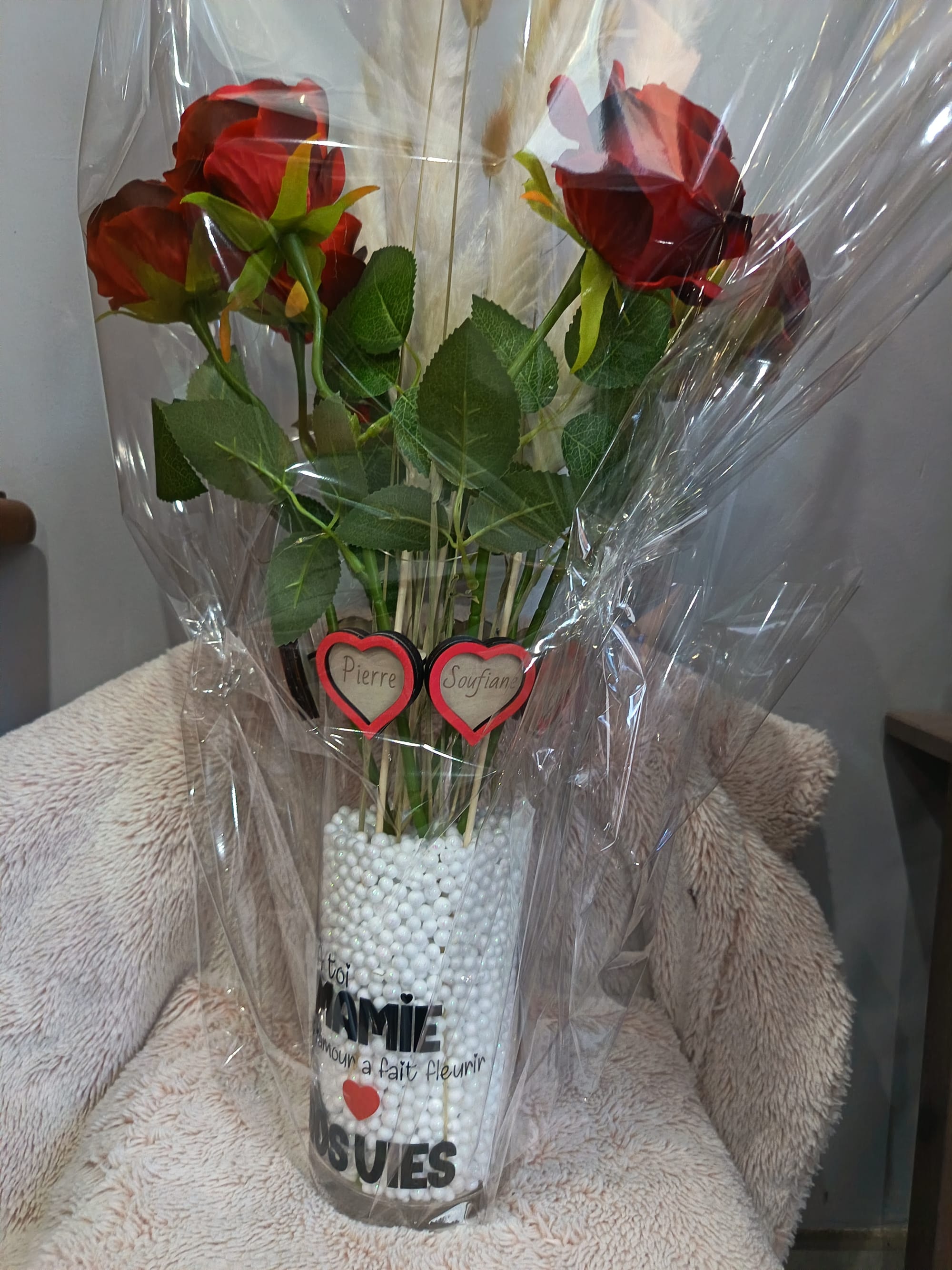 Vase avec roses artificielles personnalisé