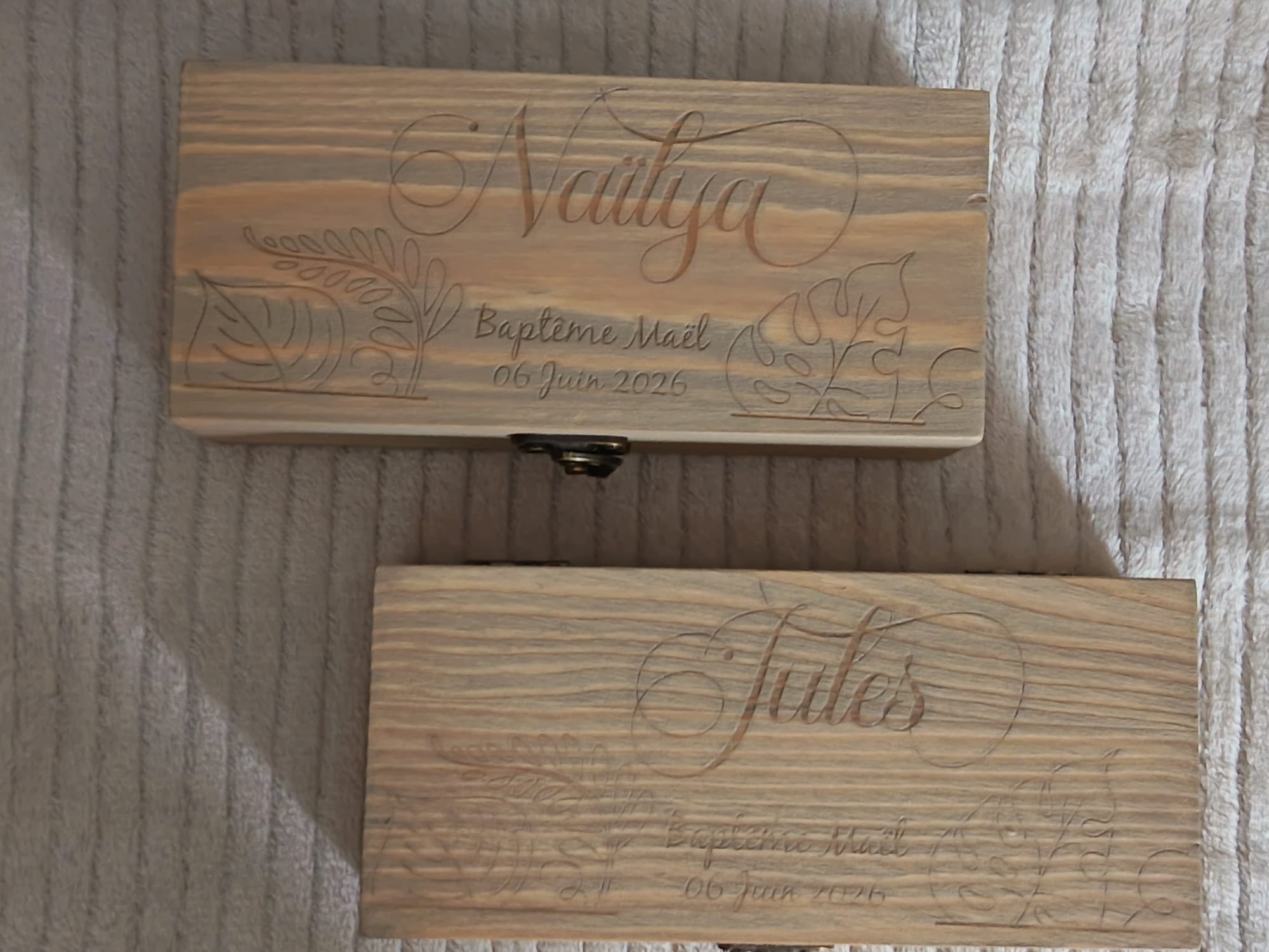 Boîte en bois de pin personnalisée