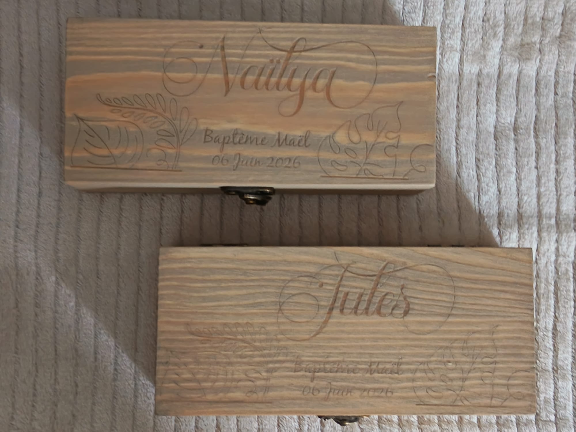 Boîte en bois de pin personnalisée