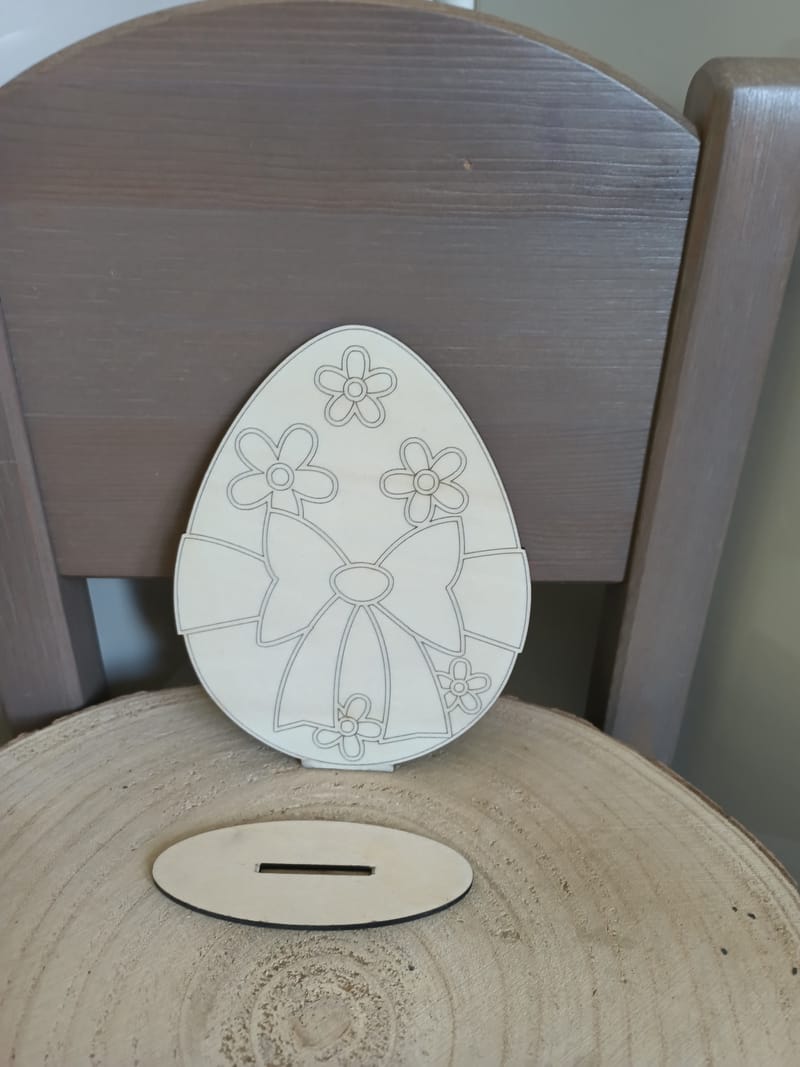 Œufs de Pâques à peindre en statuette