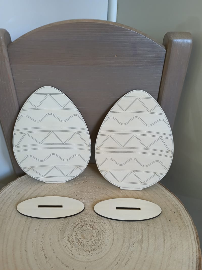 Œufs de Pâques à peindre en statuette