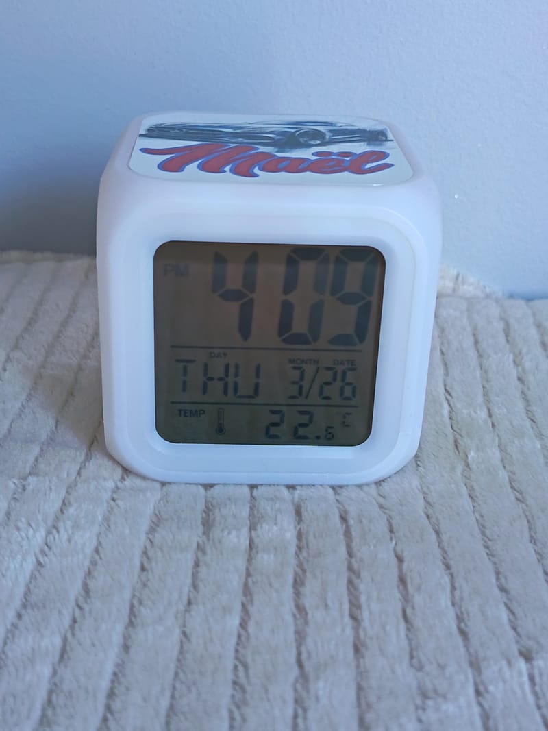 Réveil numérique lumineux LED personnalisé