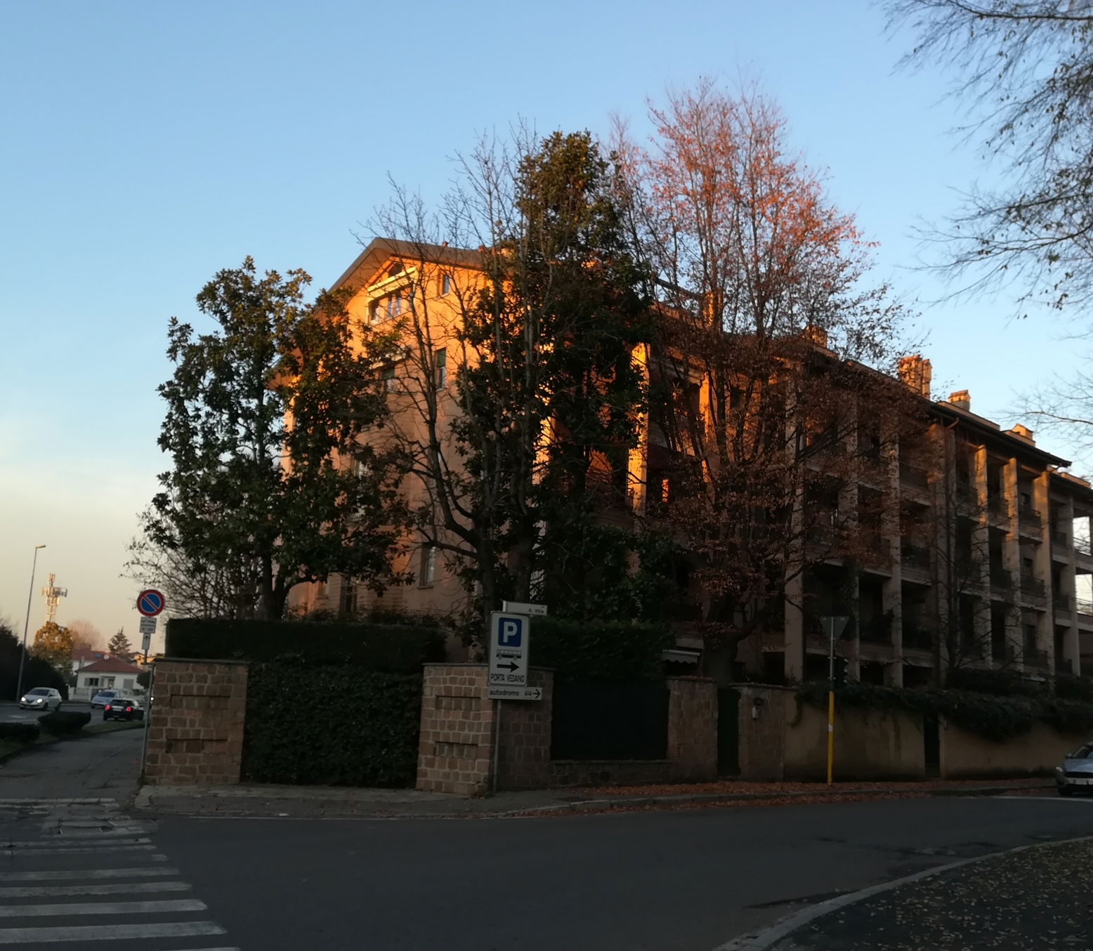 BILOCALE CON GIARDINO IN OTTIMA POSIZIONE, A DUE PASSI DAL PARCO DI MONZA. SENZA BARRIERE ARCHITETTONICHE.