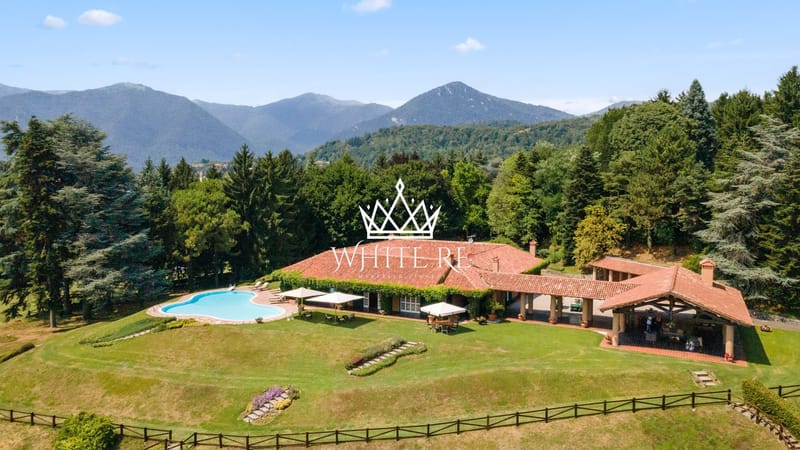 TENUTA DA SOGNO DEDICATA AGLI AMANTI DELLA PRIVACY, DEL SILENZIO, DEL CONFORT,  A DUE PASSI DAL LAGO DI  COMO E DA MILANO.