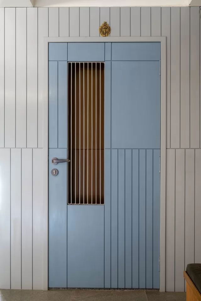 SAFETY DOOR