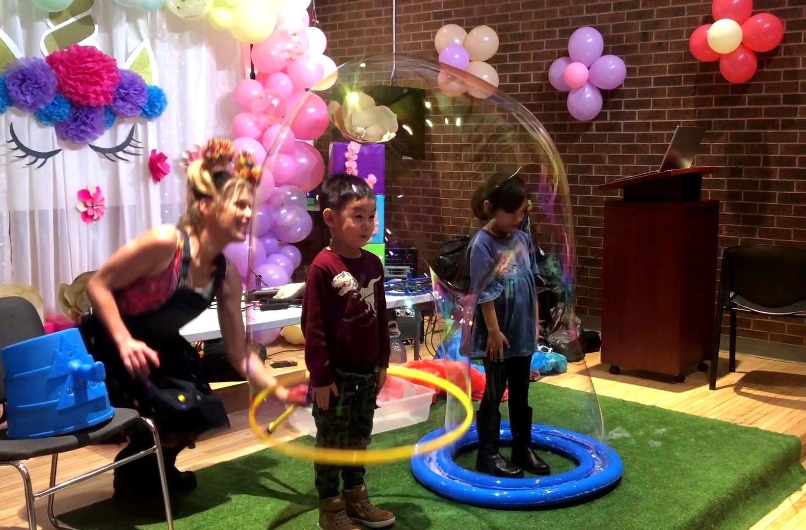 Children enjoying an indoor bubble show with giant bubbles and interactive bubble entertainment in Toronto.