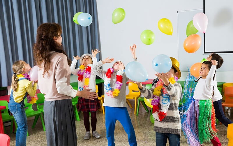 Kids playing indoor party games with balloons during a children’s party in Toronto