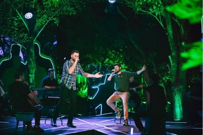 Zé Neto & Cristiano iniciam 2026 com o acústico "Magia das estrelas" completo nas plataformas e faixa inédita "Câmera da Frente"