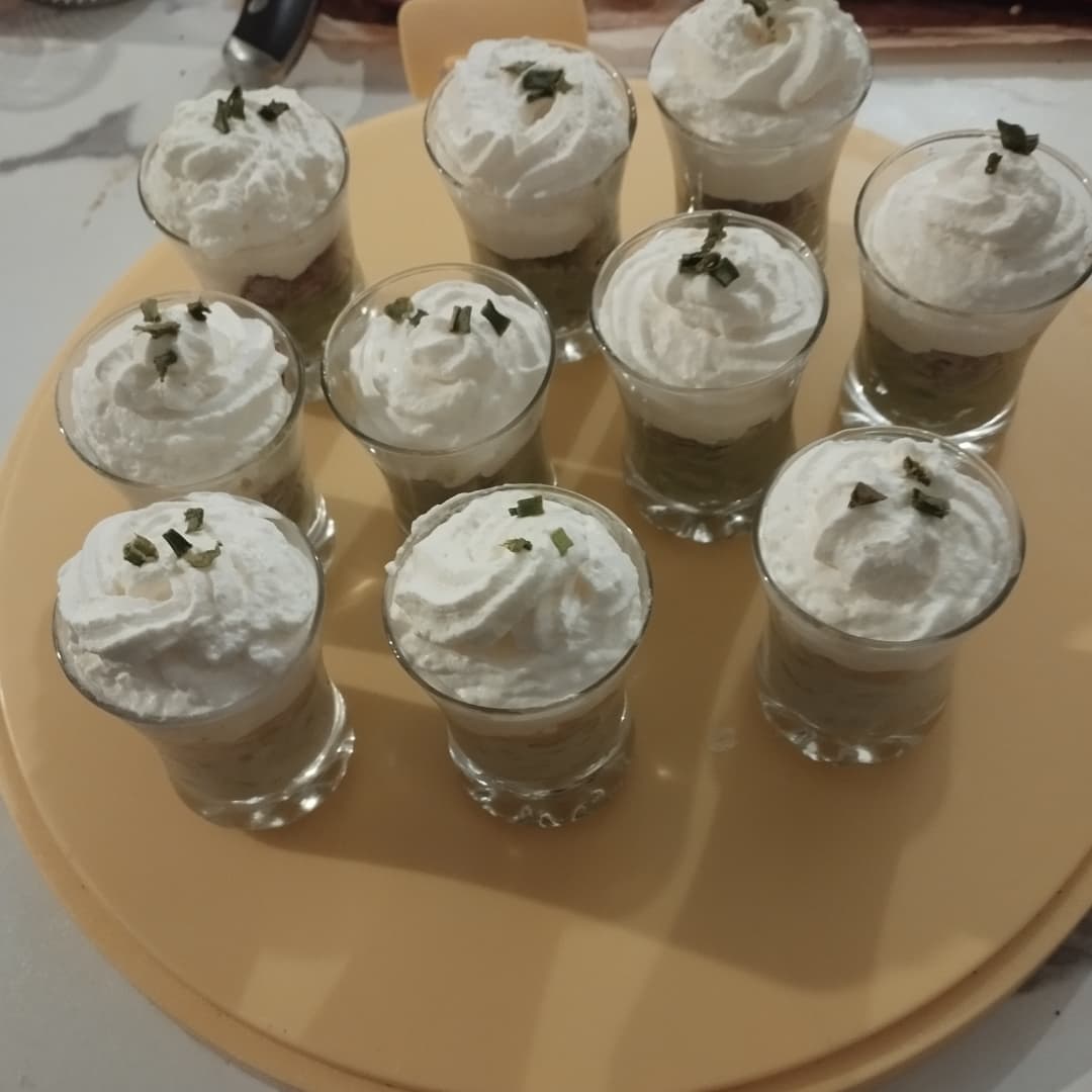 Verrine crème d'avocat, magret de canard fumé et chantilly salée (apéritifs)