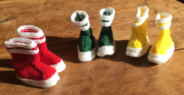 Mercredi 18 novembre, 18h-20h : Atelier accompagné « Tricoter des petites bottines de pluie pour bébé »
