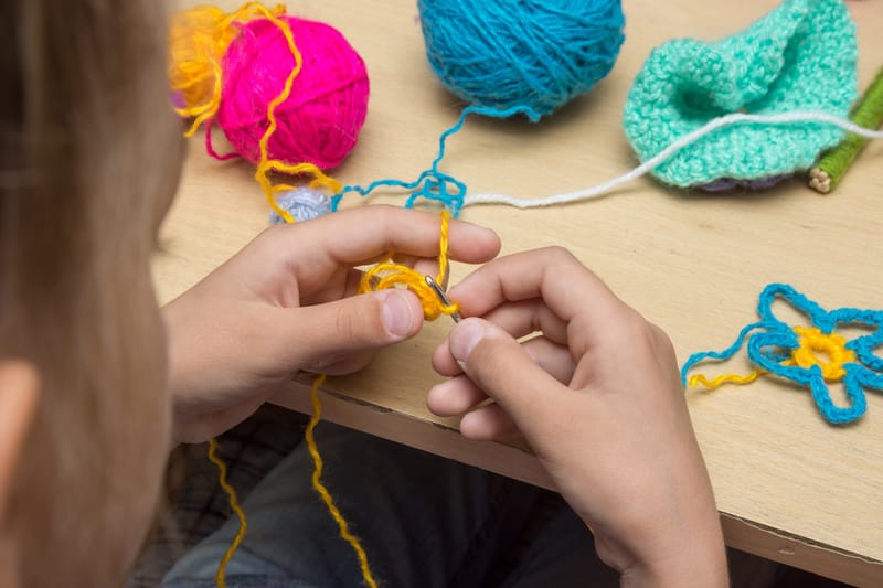 Mercredi 23 décembre, 10h-12h : Atelier accompagné « initiation crochet pour enfants »