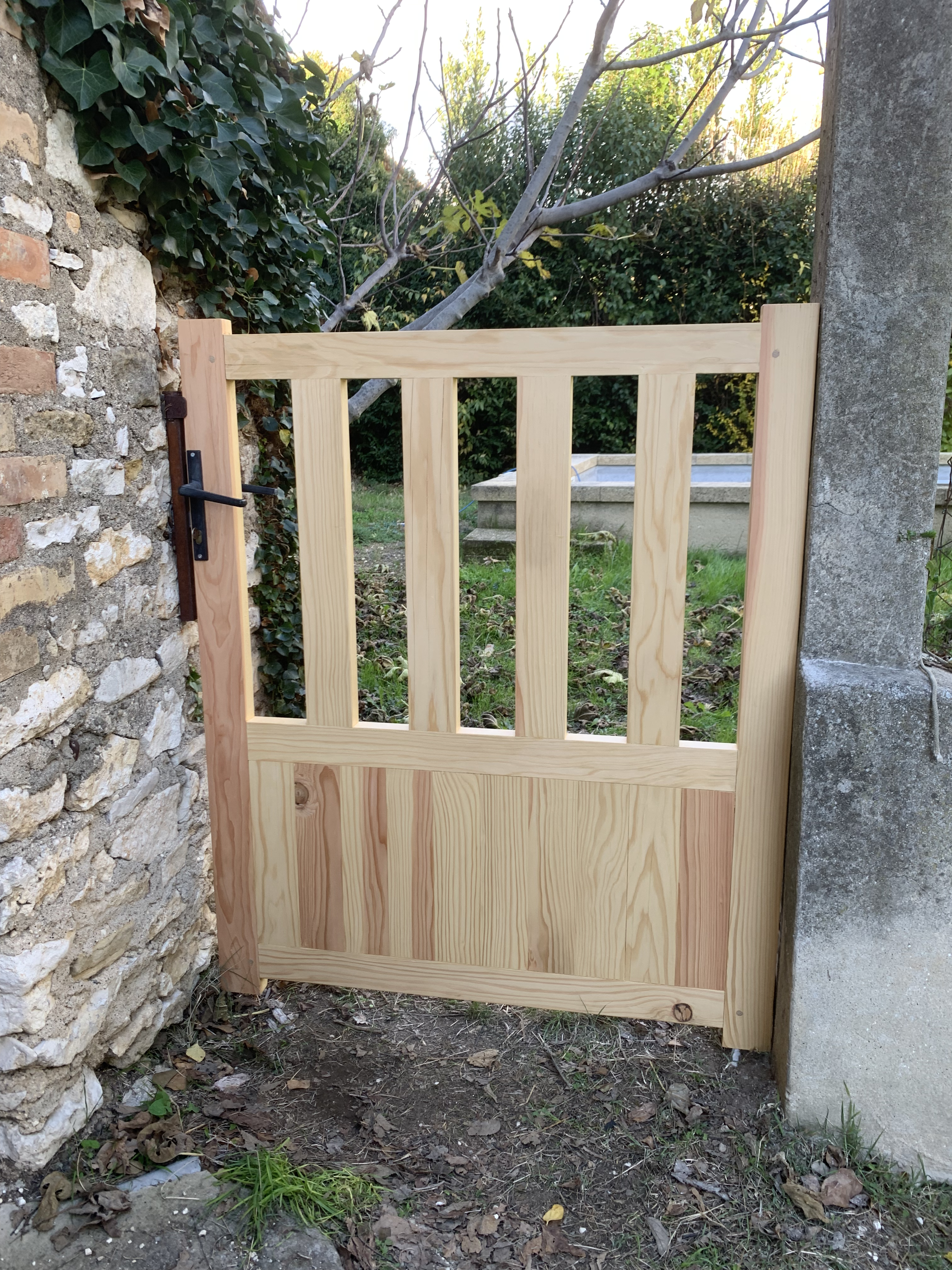 Gate