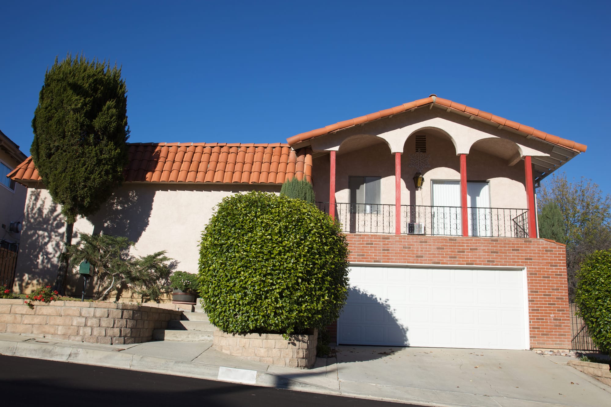 Monthly Cost Breakdown, What You Actually Pay in a Pet Friendly Sober Living Home in Los Angeles