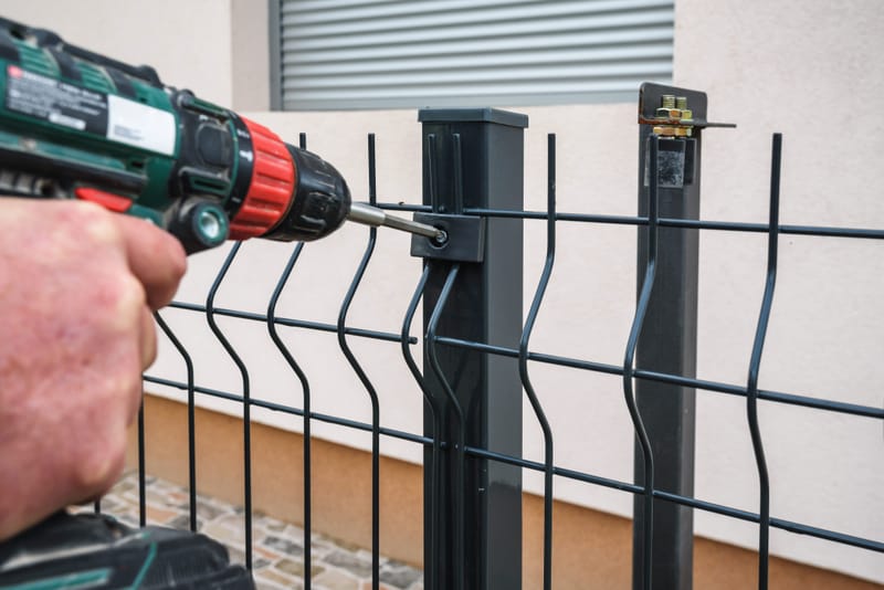5 Tips for Hiring the Right Fencing Contractor