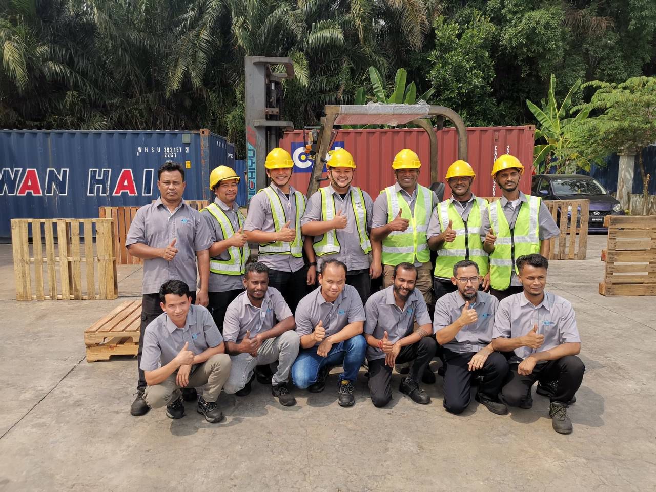 LATIHAN FORKLIFT