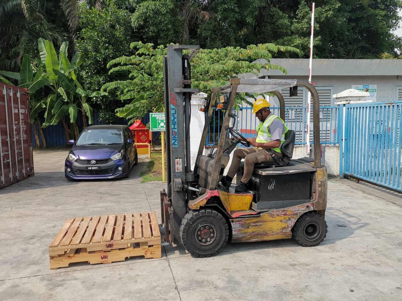 LATIHAN FORKLIFT