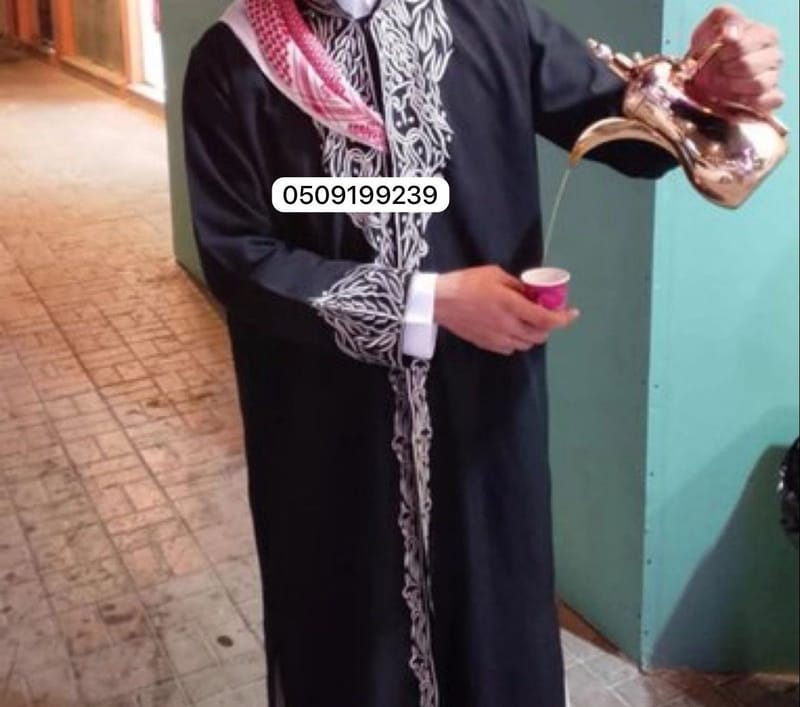 سر الضيافة الفاخرة.. قهوجيون وصبابون لجميع المناسبات بالرياض (بيّاض وجه وأصالة نجدية)