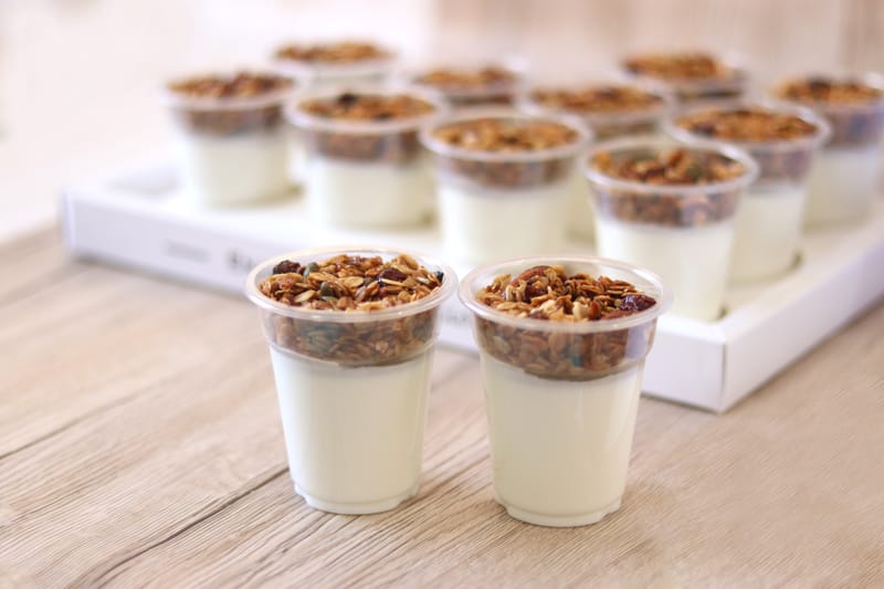 מגש מוזלי בכוסיות אישיות