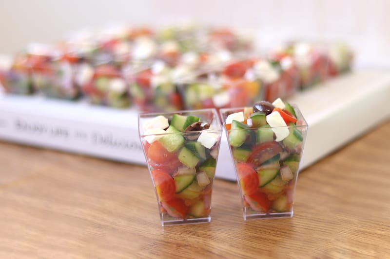 מגש כוסיות סלט יווני/ סלט כרוב