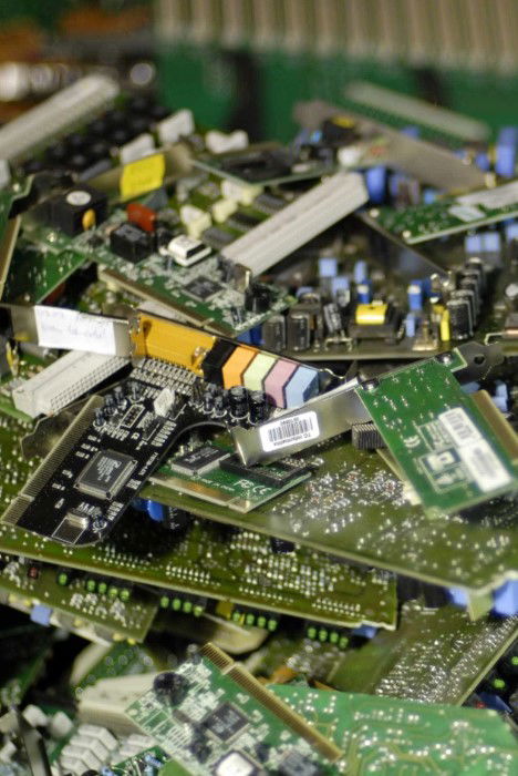 Purchase of parts and scrap metal from e-waste demolition