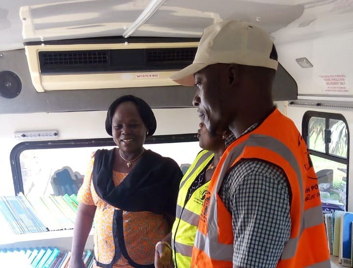 A Visit to Divine Grace Private School in Jos, Nigeria with the Mobile Library