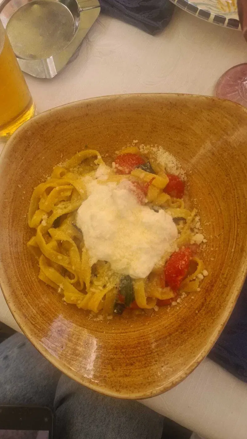Pasta all'uovo con burrata
