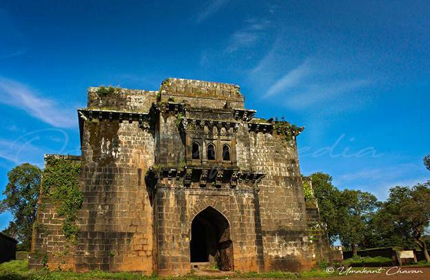 A stone building with a gateAI-generated content may be incorrect.