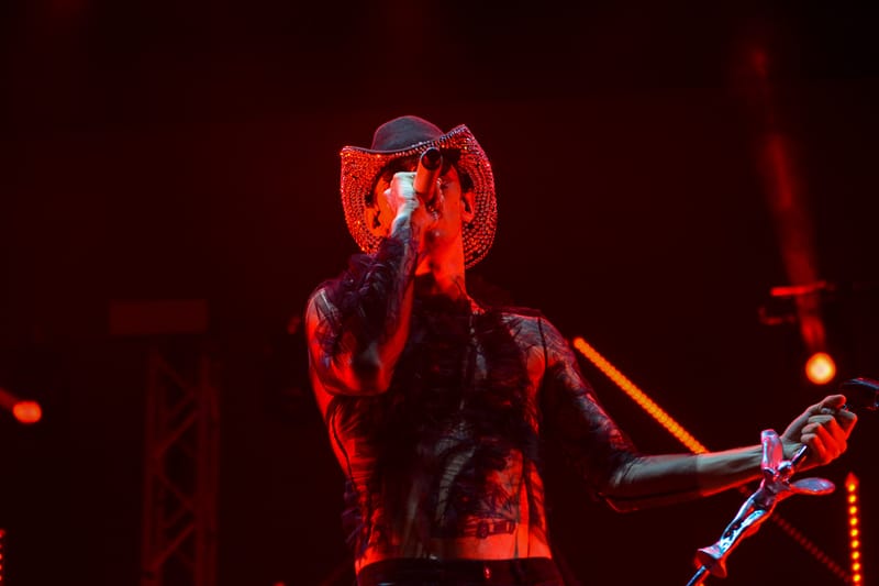 Achille Lauro live Gru Village