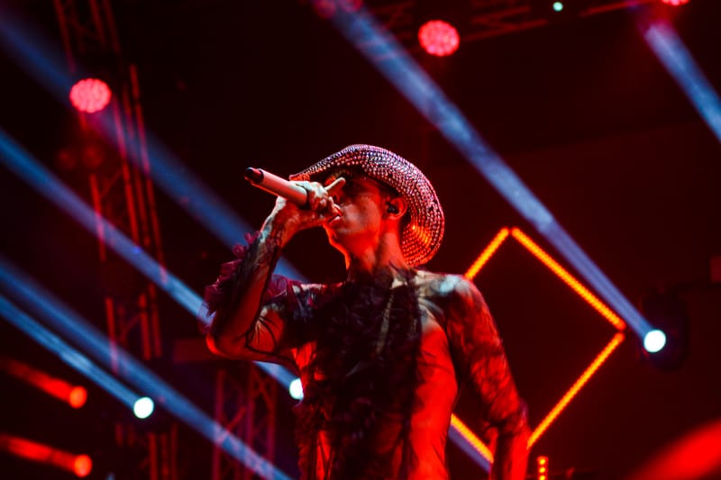 Achille Lauro live Gru Village