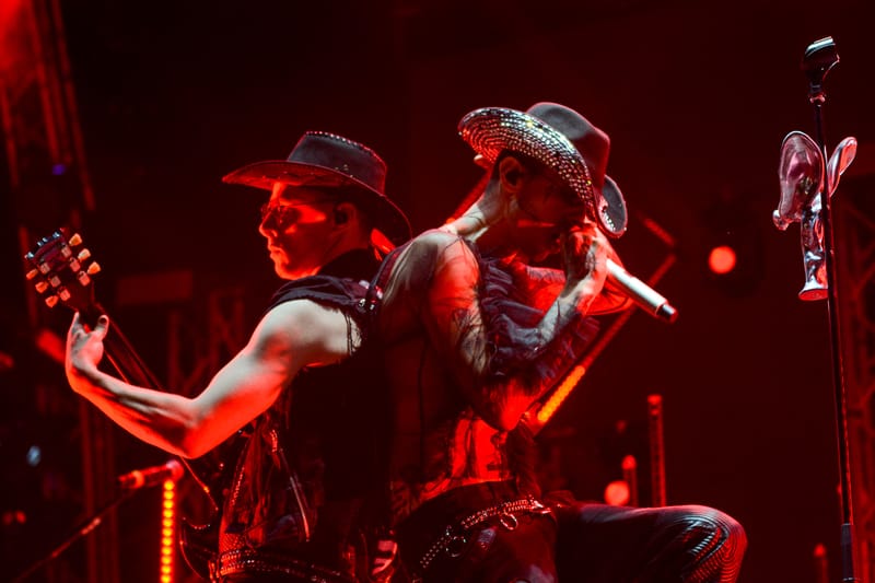 Achille Lauro live Gru Village