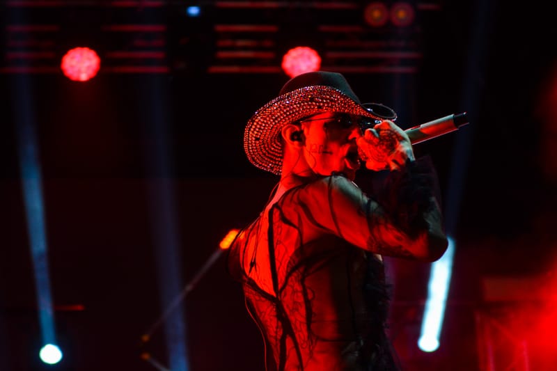 Achille Lauro live Gru Village