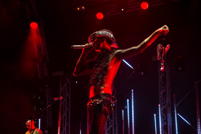 Achille Lauro live Gru Village