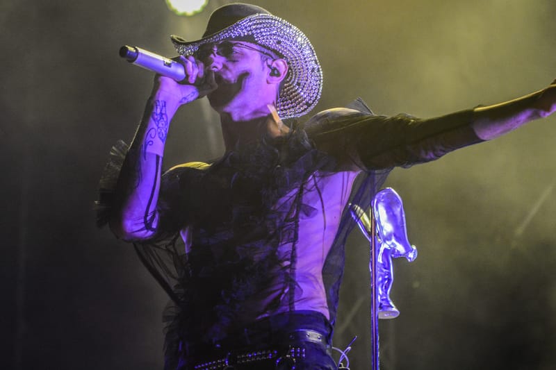 Achille Lauro live Gru Village