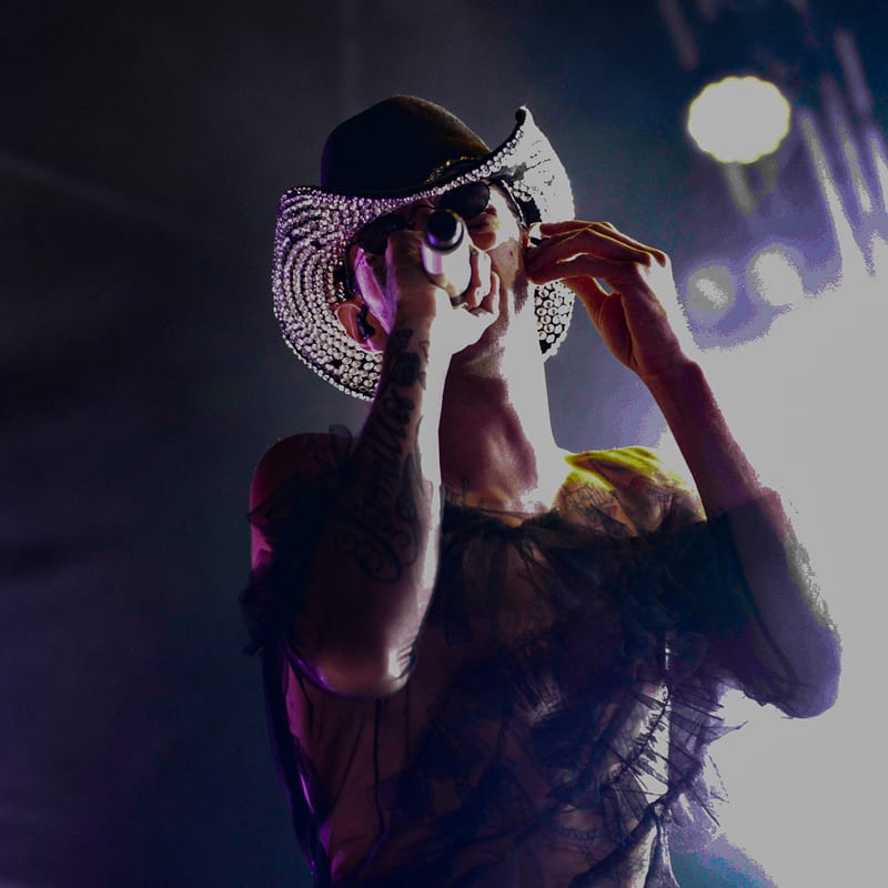 Achille Lauro live Gru Village