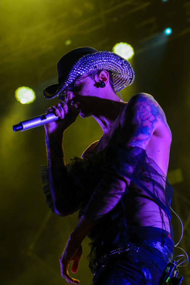 Achille Lauro live Gru Village