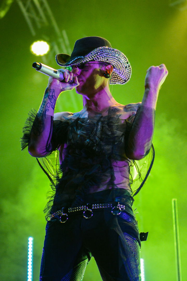 Achille Lauro live Gru Village