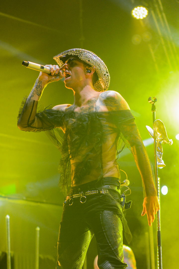 Achille Lauro live Gru Village