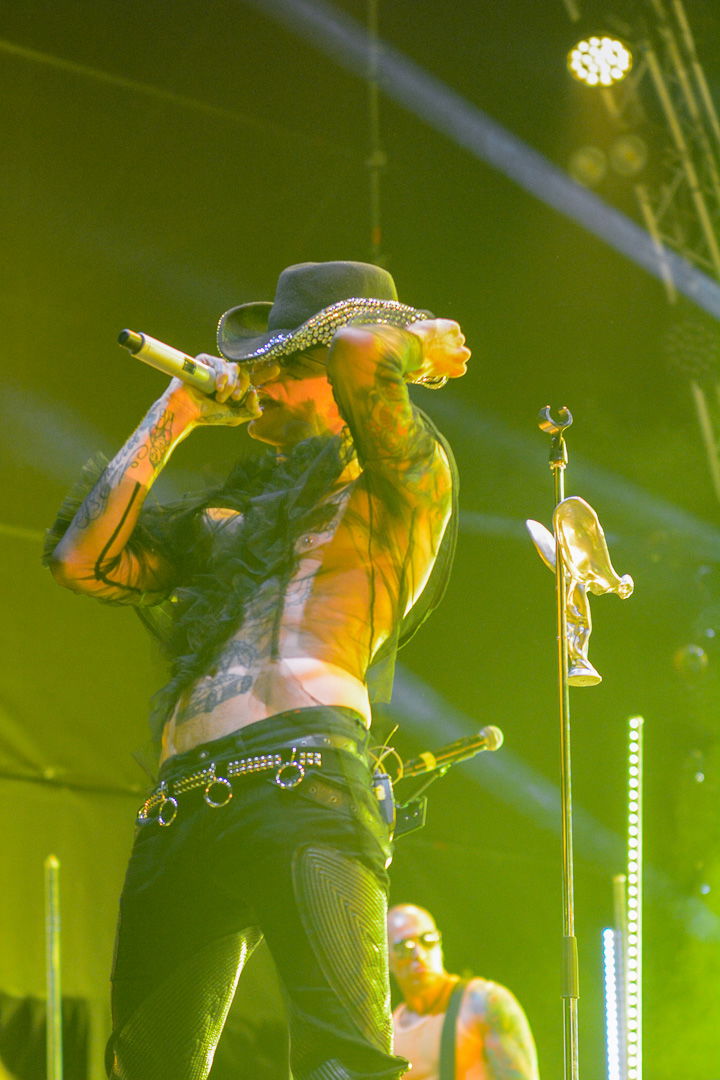 Achille Lauro live Gru Village