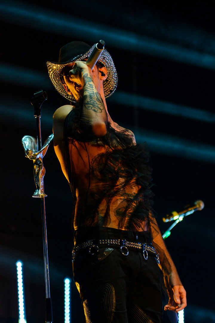 Achille Lauro live Gru Village