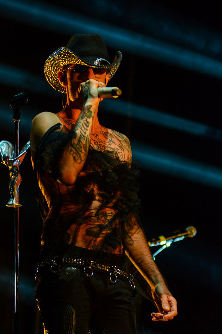 Achille Lauro live Gru Village